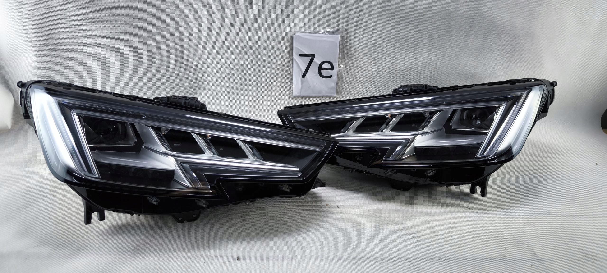 Audi A4 B9 FULL LED Matrix komplet levý i pravý světlomet 8w0941783 8w0941784, Skladom v EÚ — foto 1