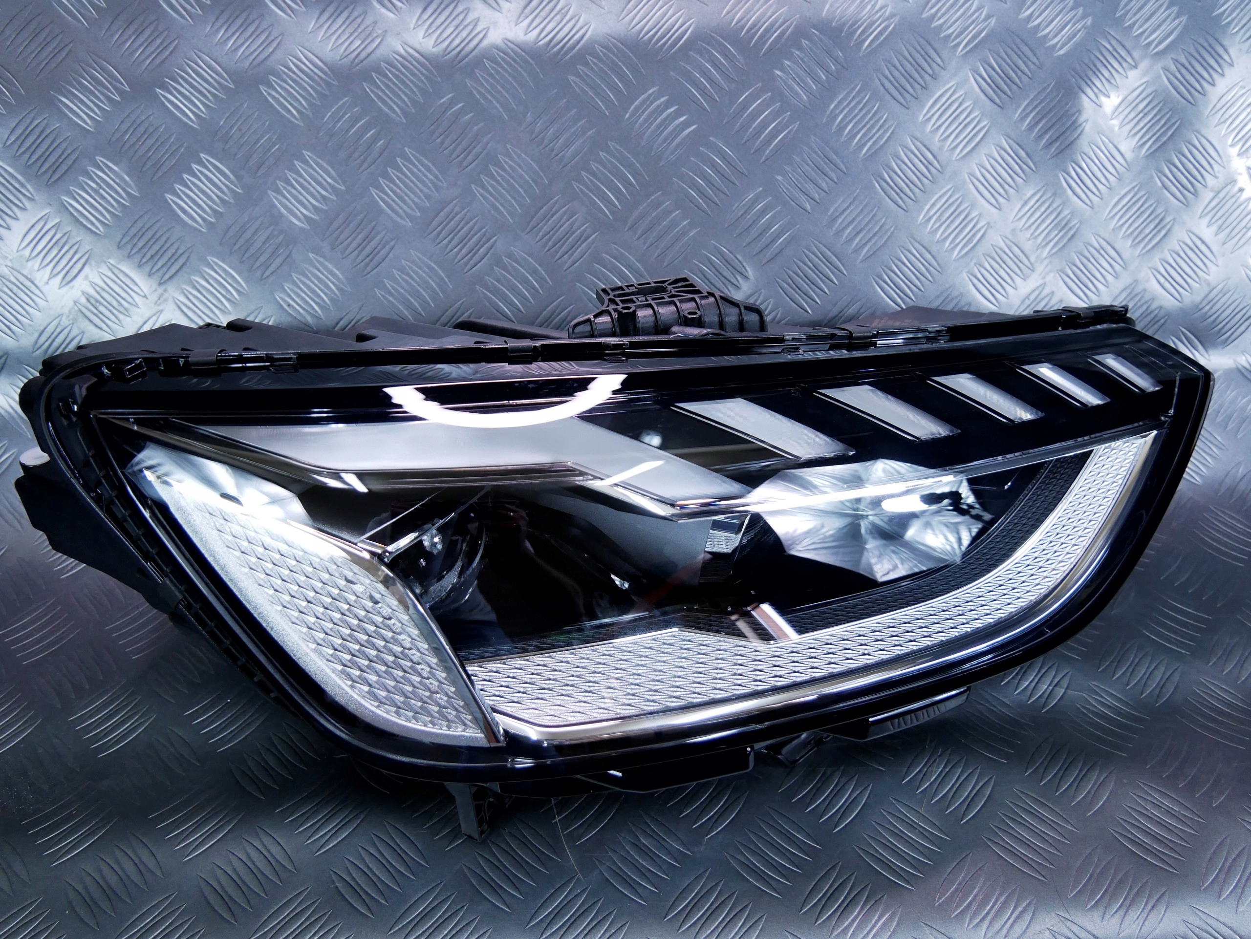 světlomet přední pravá MATRIX 8W0941036H AUDI A4 B9 facelift, Skladom v EÚ — foto 1