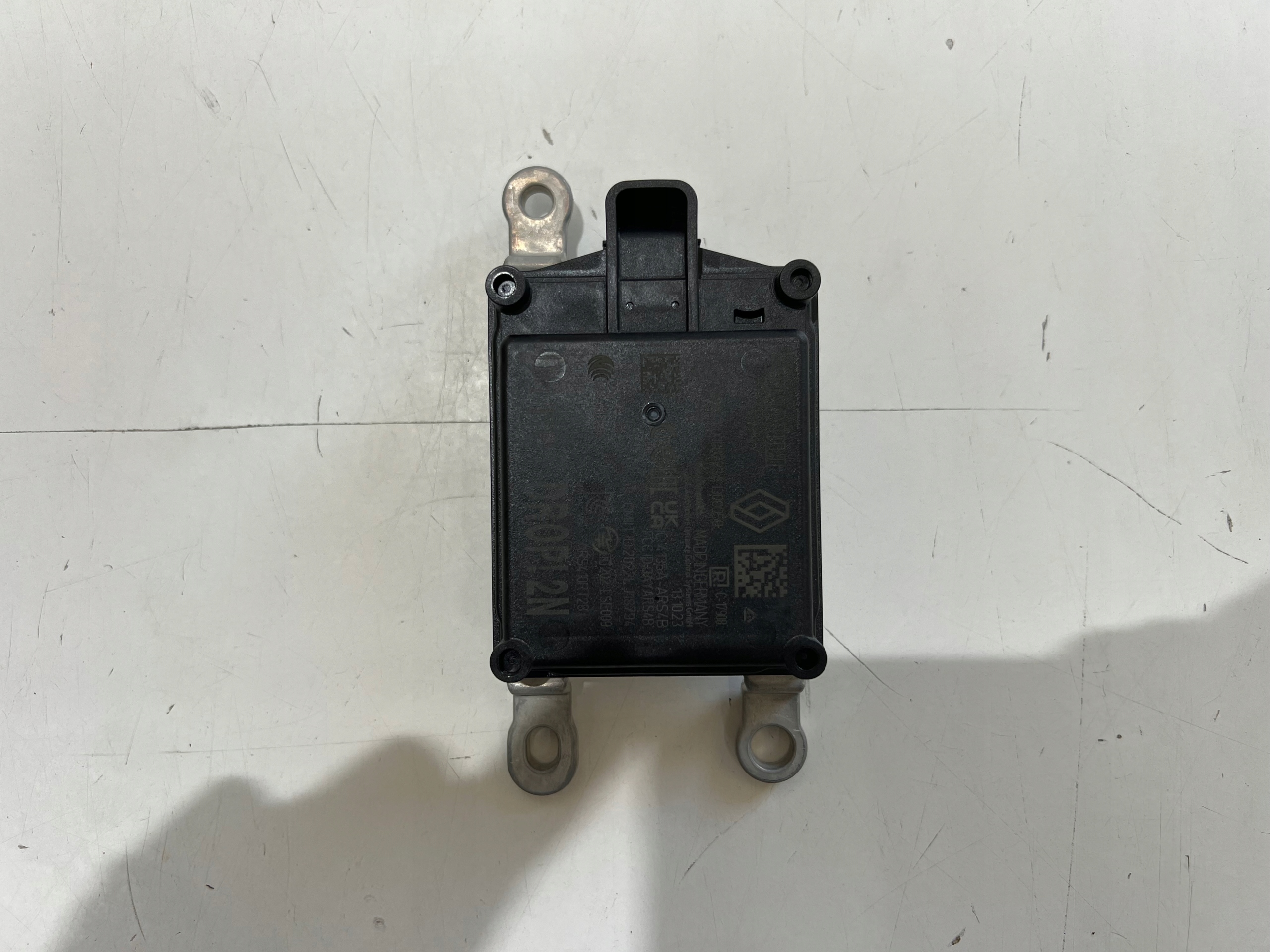 Radar senzor ACC Renault 284478542, Skladom v EÚ — foto 1
