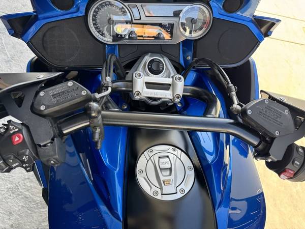 2020 BMW, modrá, dovoz USA — foto 12 z 12