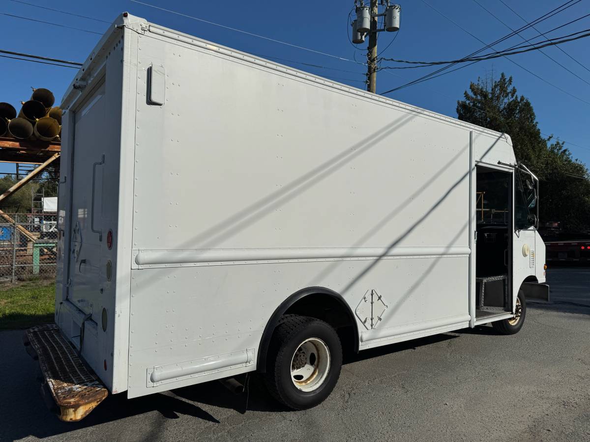 2014 Ford, dovoz Kanada — foto 3 z 11