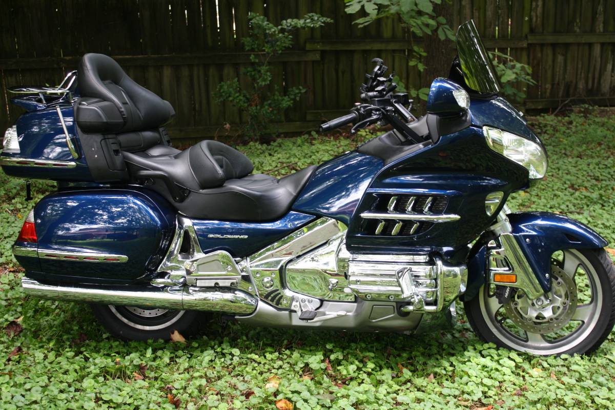 07' Gold Wing w/Mega Monty, zlatá, dovoz USA — foto 8 z 12