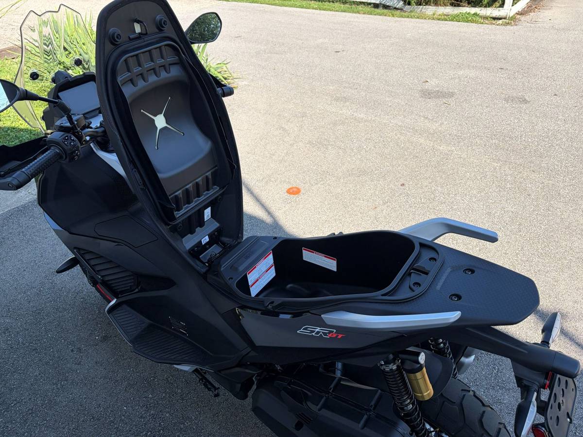 2027 Aprilia, dovoz USA — foto 10 z 12