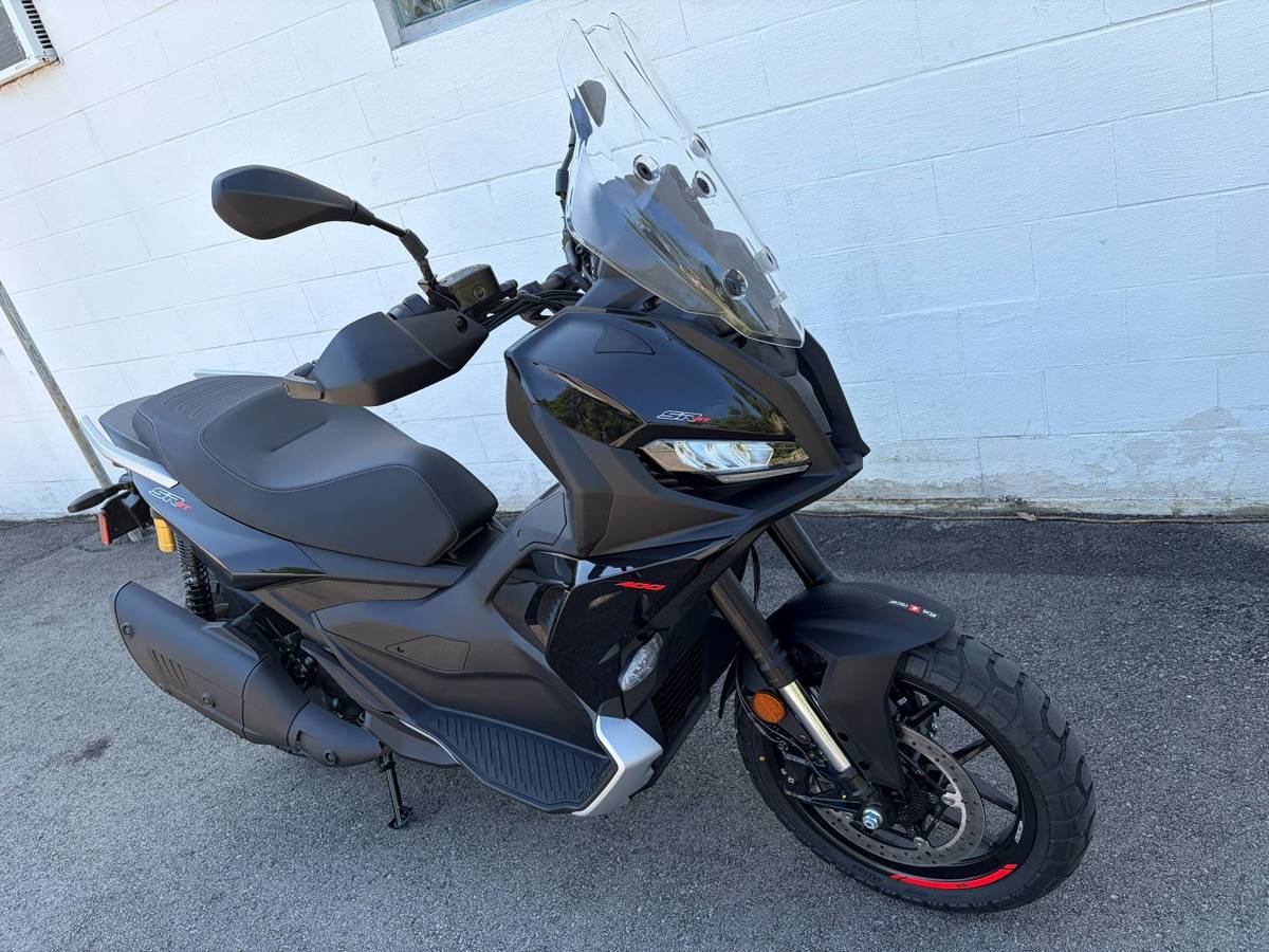 2027 Aprilia, dovoz USA — foto 11 z 12
