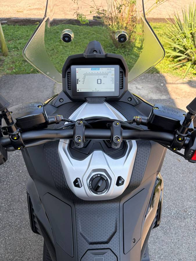 2027 Aprilia, dovoz USA — foto 4 z 12