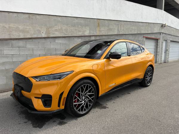2022 Ford, dovoz Kanada — foto 1