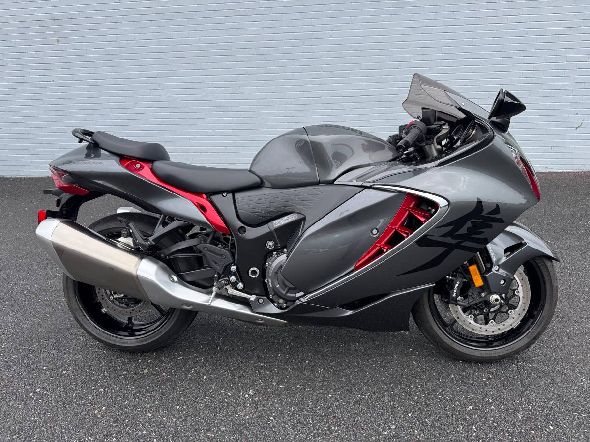 2023 Suzuki, dovoz USA — foto 1