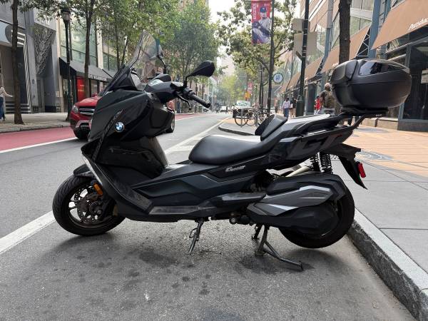 2022 BMW, dovoz USA — foto 1