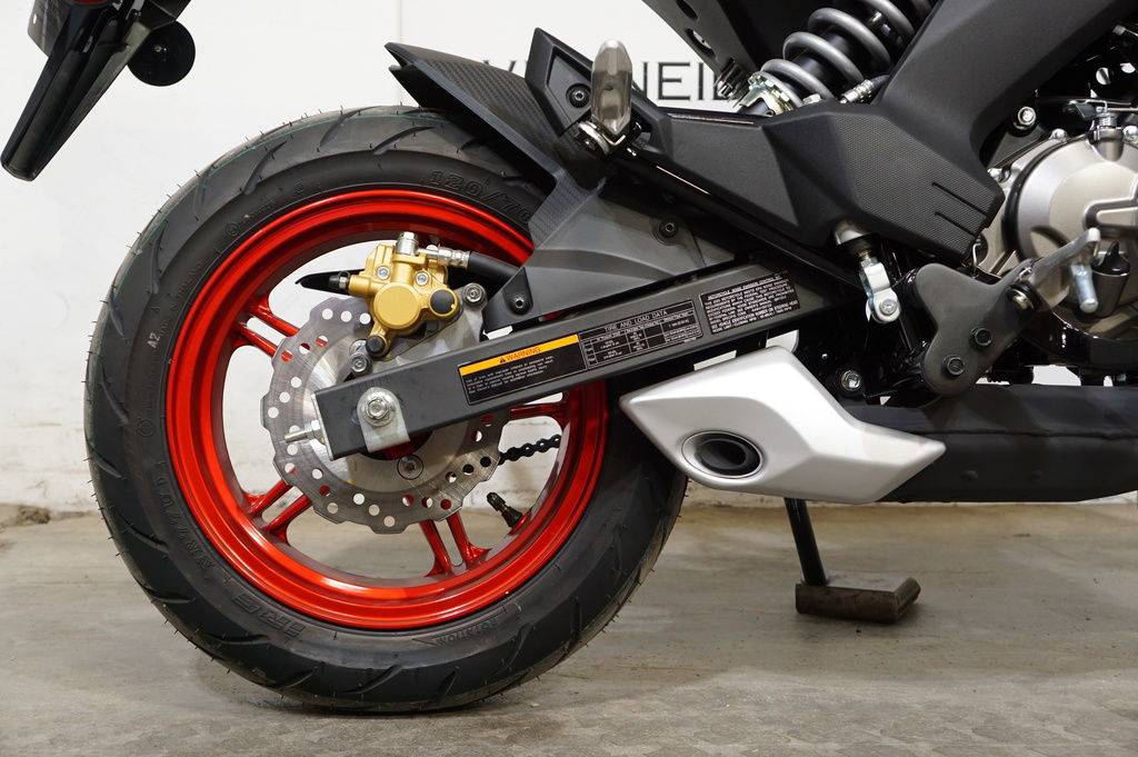 2025 Kawasaki, dovoz USA — foto 12 z 12