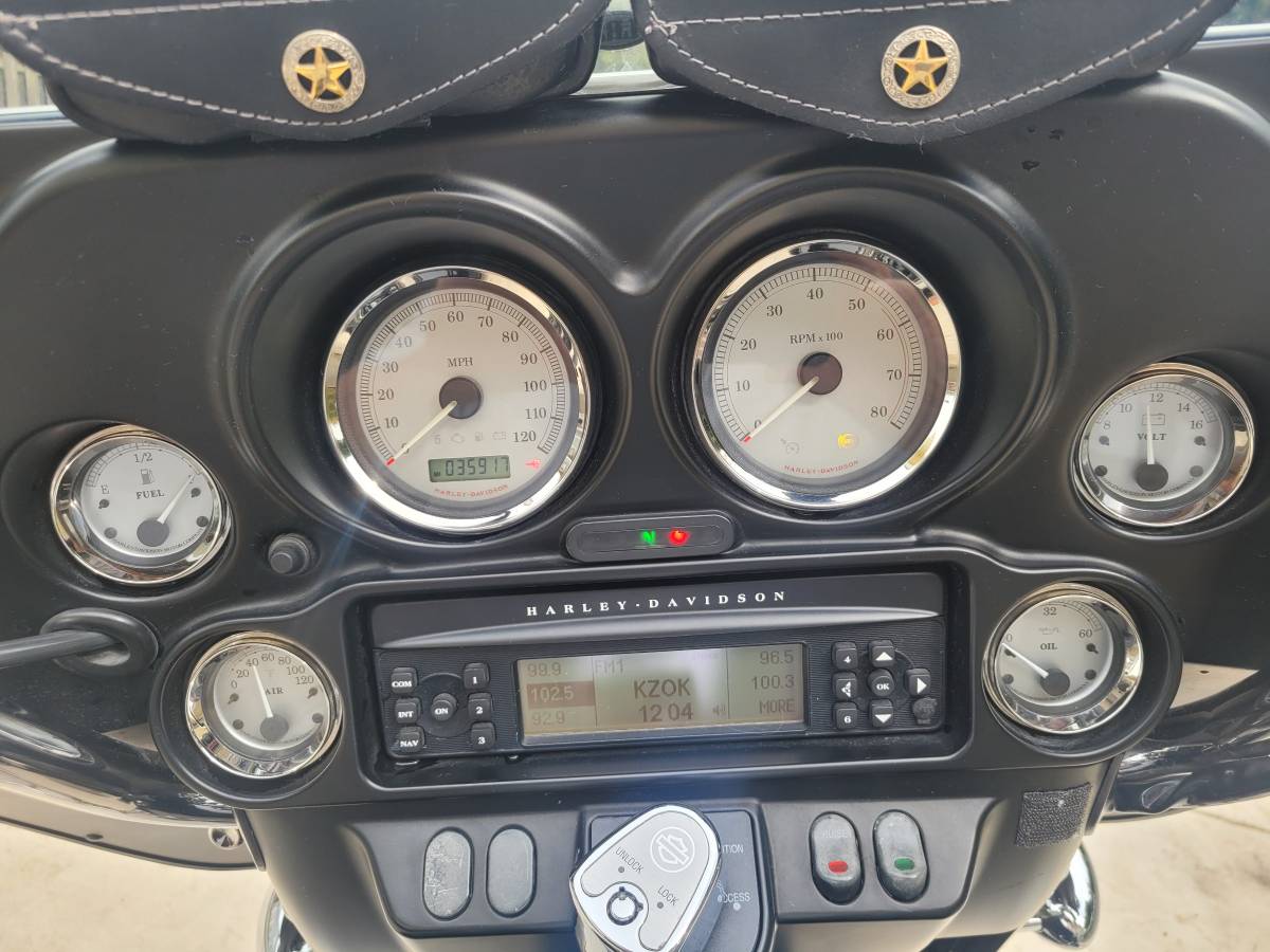2011 Harley-Davidson, dovoz USA — foto 3 z 5