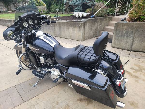 2011 Harley-Davidson, dovoz USA — foto 4 z 5