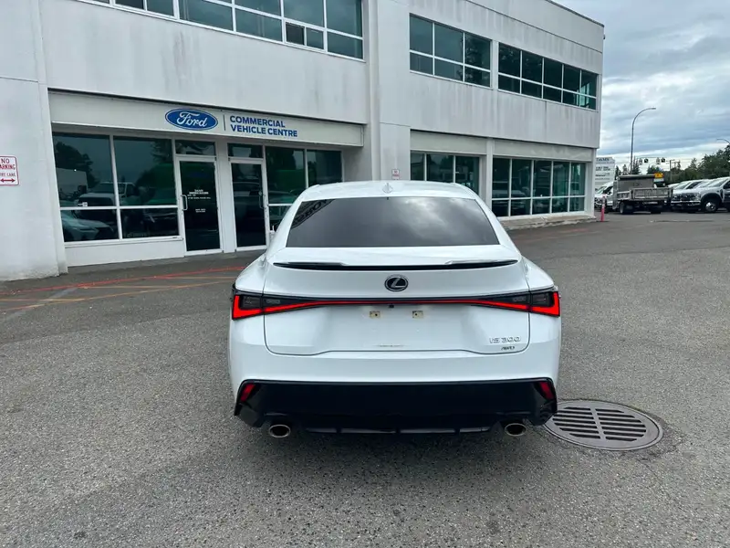 2023 Lexus IS 300 AWD, biela, 78 464 km, dovoz Kanada — foto 4 z 12