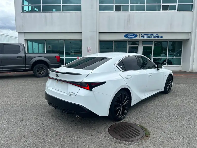 2023 Lexus IS 300 AWD, biela, 78 464 km, dovoz Kanada — foto 5 z 12