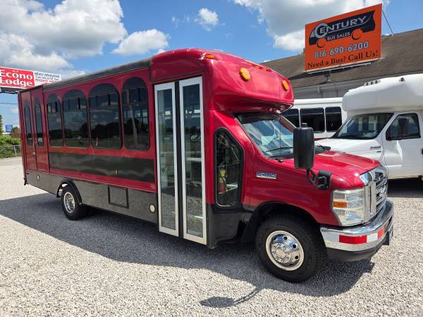 2016 Ford, dovoz USA — foto 1