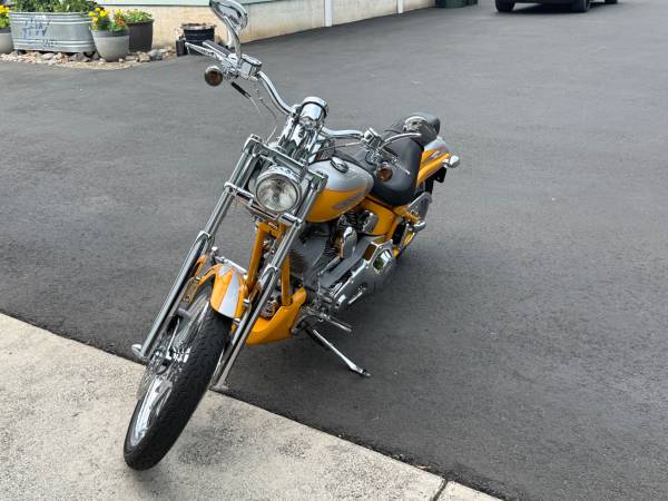 2004 Harley-Davidson, dovoz USA — foto 3 z 7