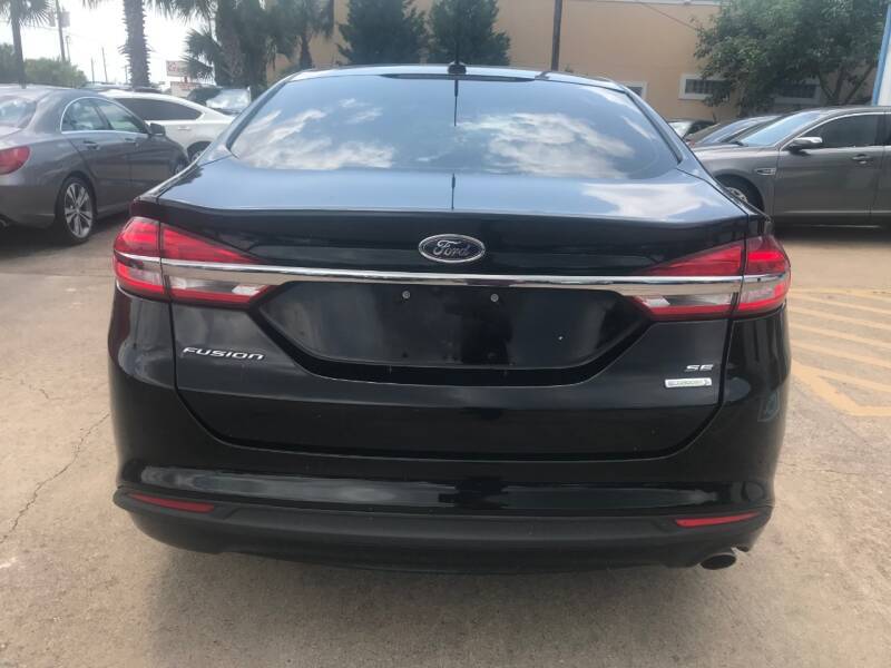 2020 Ford, dovoz USA — foto 5 z 12