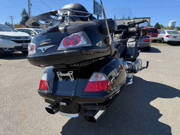 2008 Harley-Davidson, zlatá, dovoz USA — foto 3 z 12