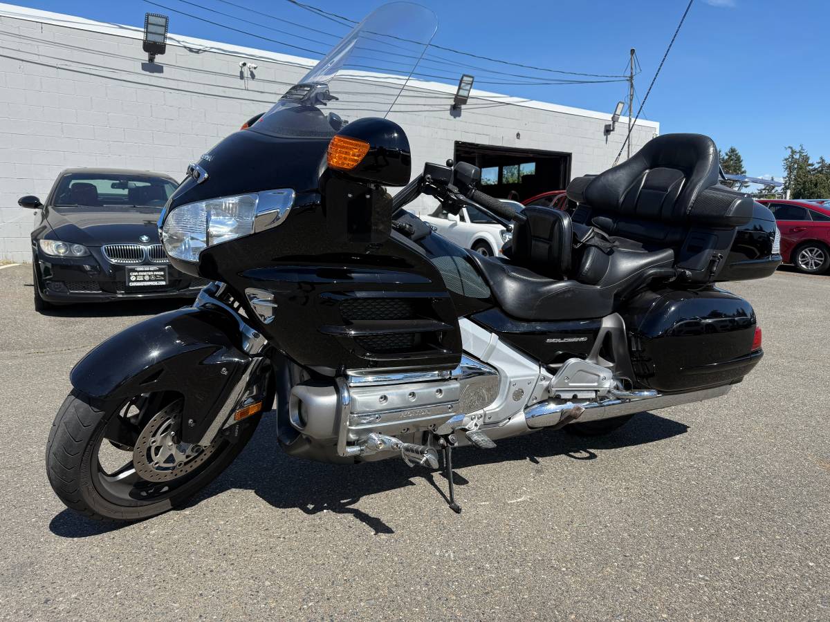 2008 Harley-Davidson, zlatá, dovoz USA — foto 7 z 12