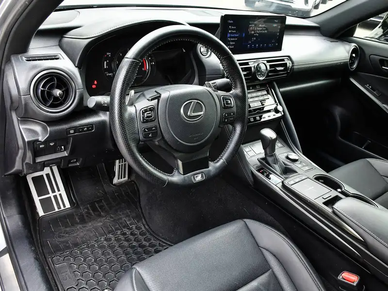 2024 Lexus IS 300, strieborná, 27 683 km, dovoz Kanada — foto 12 z 12
