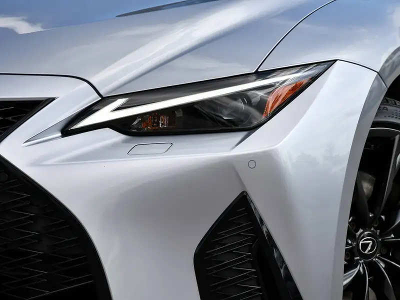 2024 Lexus IS 300, strieborná, 27 683 km, dovoz Kanada — foto 3 z 12