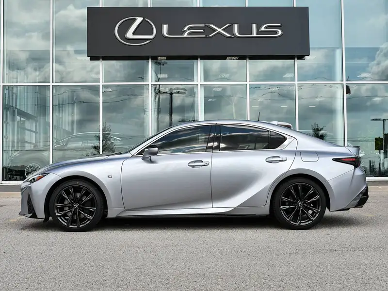 2024 Lexus IS 300, strieborná, 27 683 km, dovoz Kanada — foto 5 z 12