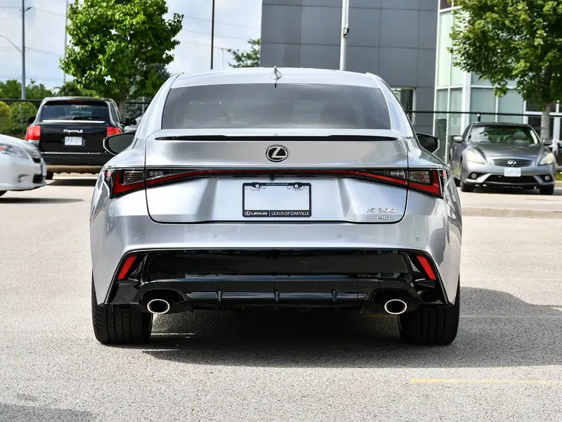 2024 Lexus IS 300, strieborná, 27 683 km, dovoz Kanada — foto 9 z 12