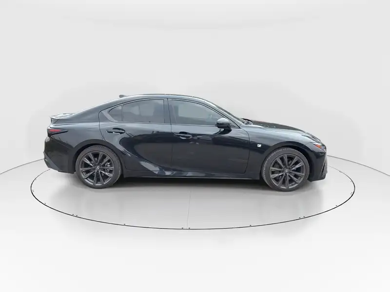 2025 Lexus IS 300 AWD, čierna, 4 614 km, dovoz Kanada — foto 8 z 12
