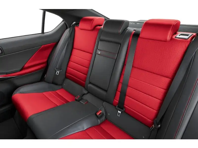 2026 Lexus IS 350, strieborná, 10 km, dovoz Kanada — foto 6 z 9