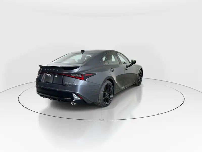 2026 Lexus IS 350, sivá, 2 km, dovoz Kanada — foto 7 z 12
