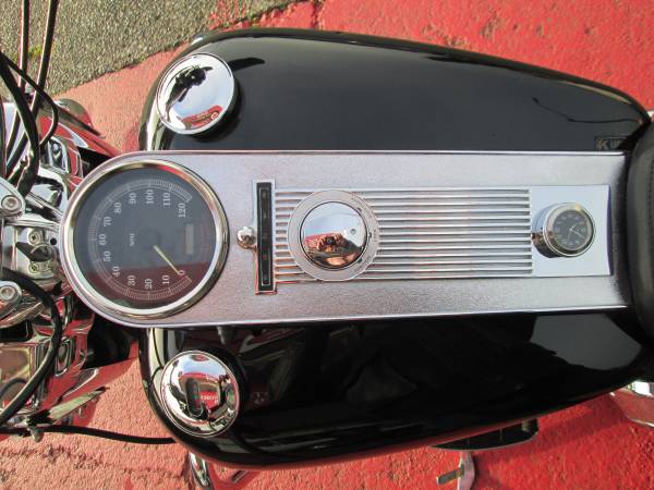 2000 Harley-Davidson, dovoz USA — foto 8 z 12