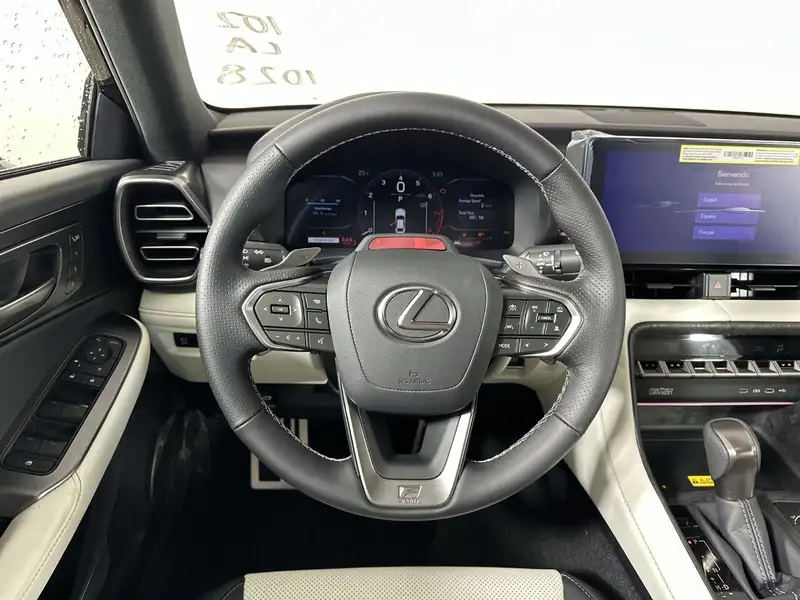 2026 Lexus IS 350, čierna, 3 km, dovoz Kanada — foto 11 z 12