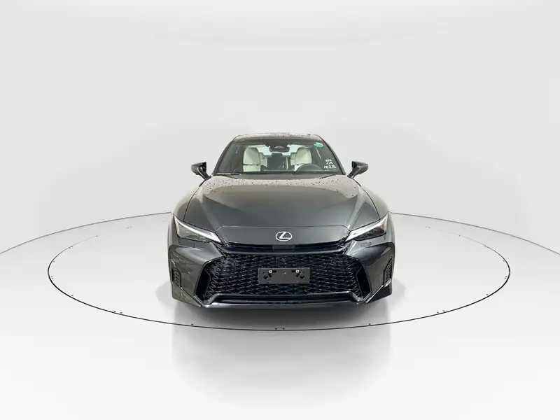 2026 Lexus IS 350, čierna, 3 km, dovoz Kanada — foto 2 z 12