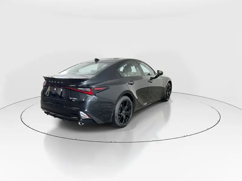 2026 Lexus IS 350, čierna, 3 km, dovoz Kanada — foto 7 z 12