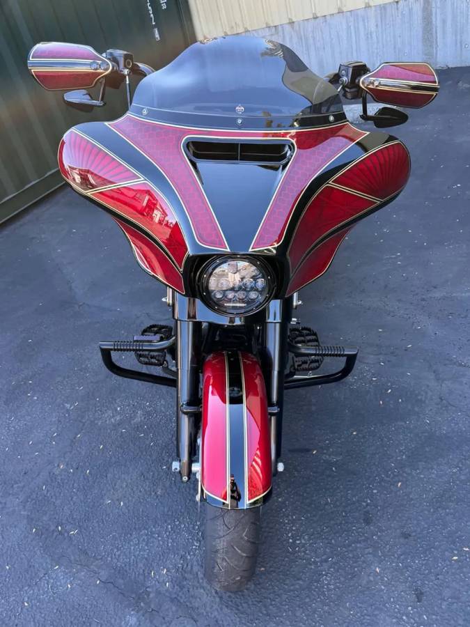 2014 Harley-Davidson, dovoz USA — foto 11 z 12