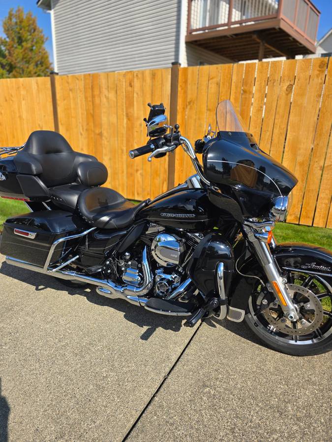 2015 Harley-Davidson, dovoz USA — foto 1 z 12 2015 Harley-Davidson, dovoz USA — foto 1 z 12