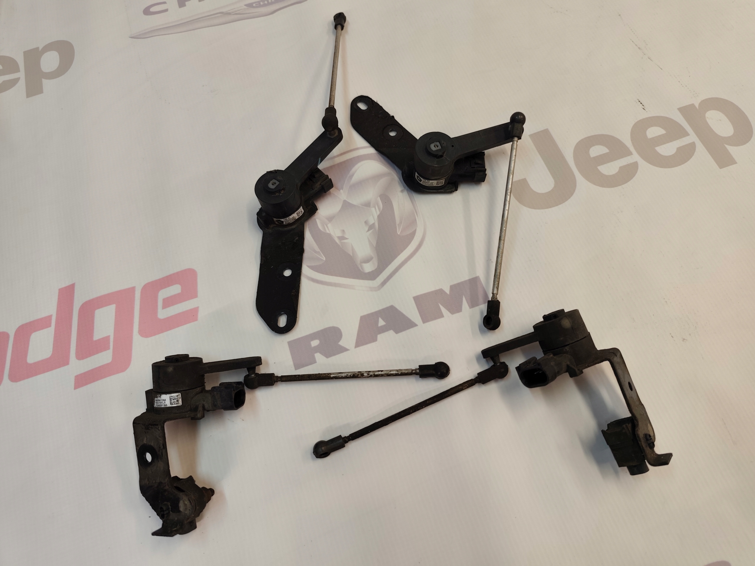 OEM komponent — Dodge, Skladom v EÚ — foto 1