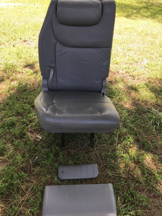 Interiér — Toyota, dovoz USA — foto 9 z 12