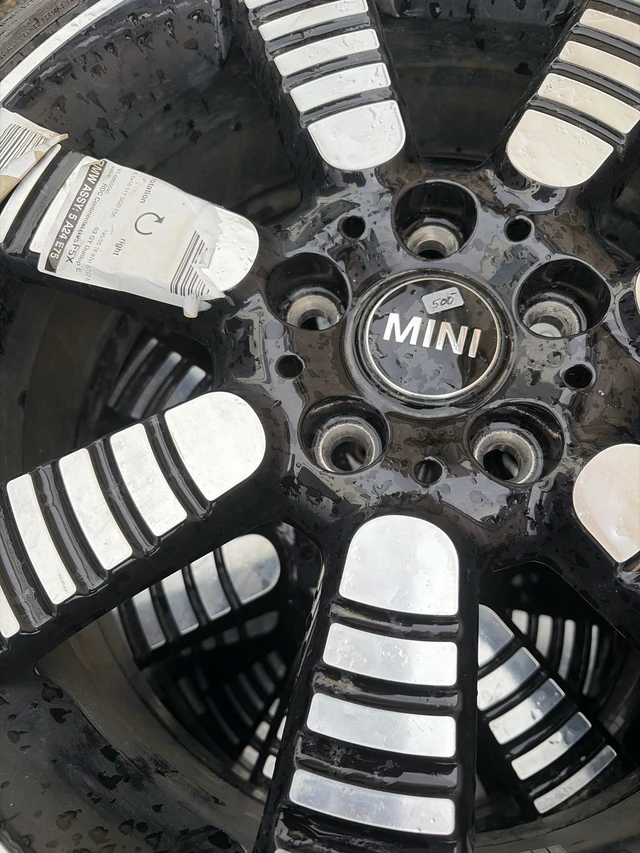 Pneumatiky — BMW, dovoz Kanada — foto 1