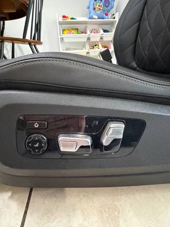 Sedačky — BMW X7, čierna, dovoz USA — foto 3 z 8
