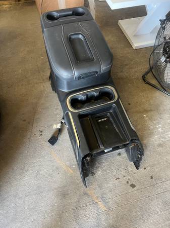 OEM komponent SIERRAYUKONAT4 — Chevrolet, dovoz USA — foto 1