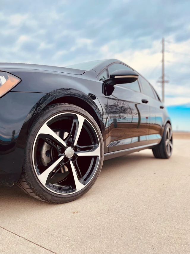 Kola — Audi, dovoz Kanada — foto 1