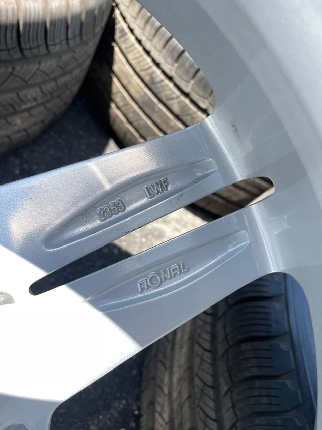 Kola — Porsche Cayenne, dovoz Kanada — foto 5 z 5