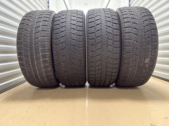Pneumatiky — Porsche Cayenne, dovoz Kanada — foto 1
