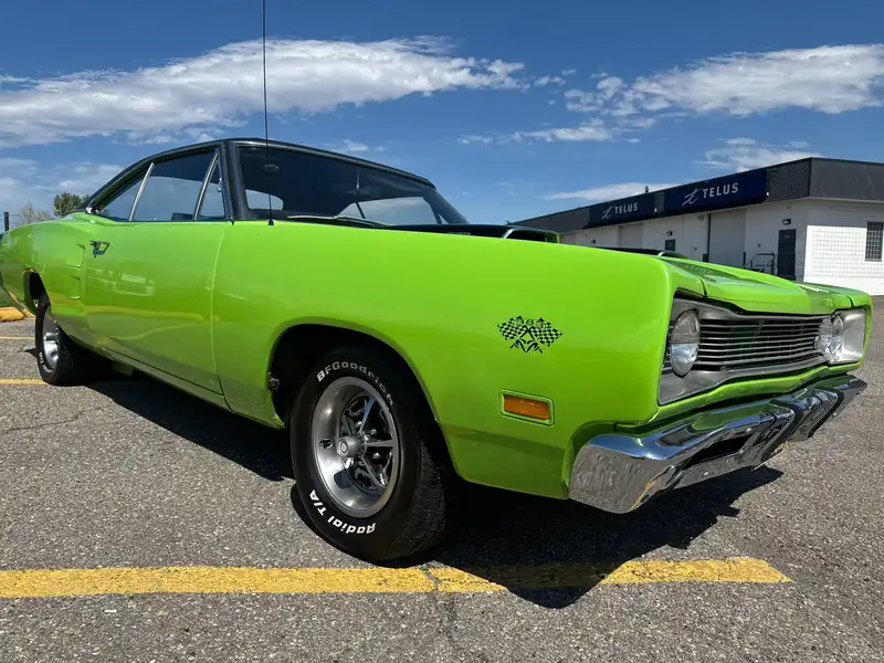 1969 Dodge Coronet 383 Superbee, zelená, 105 027 km, dovoz Kanada — foto 3 z 12