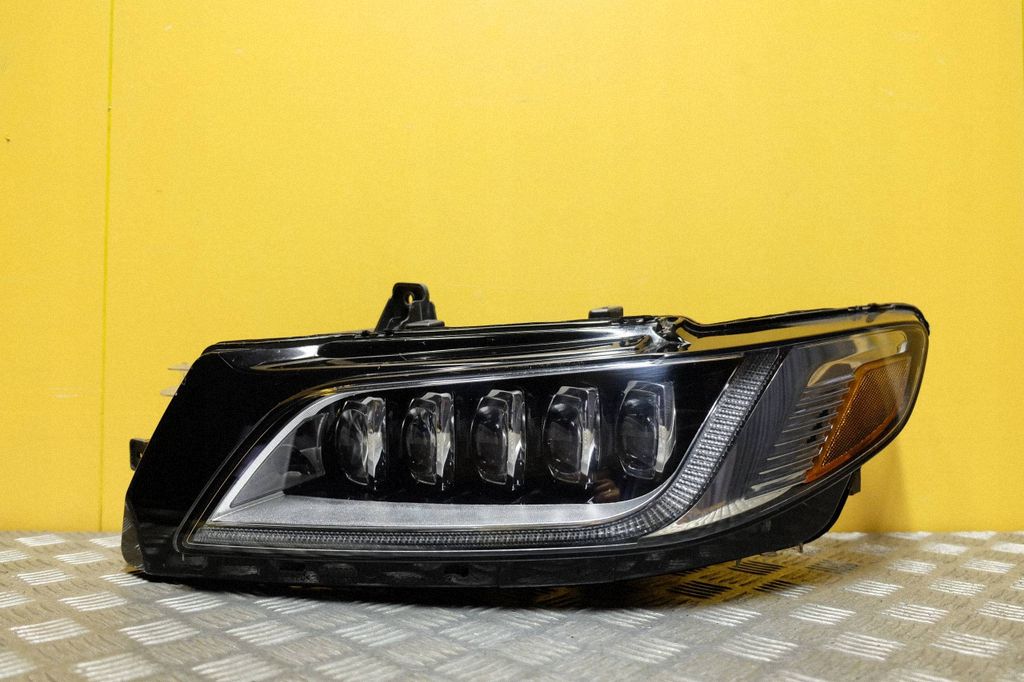 GD9B13E015AK Lincoln Continental světlomet, Skladom v EÚ — foto 1