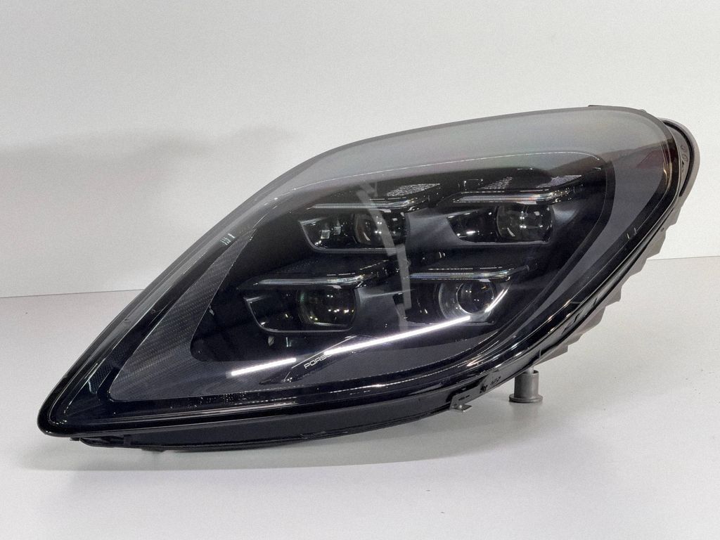 97694102 Porsche Panamera (976) světlomet, Skladom v EÚ — foto 1
