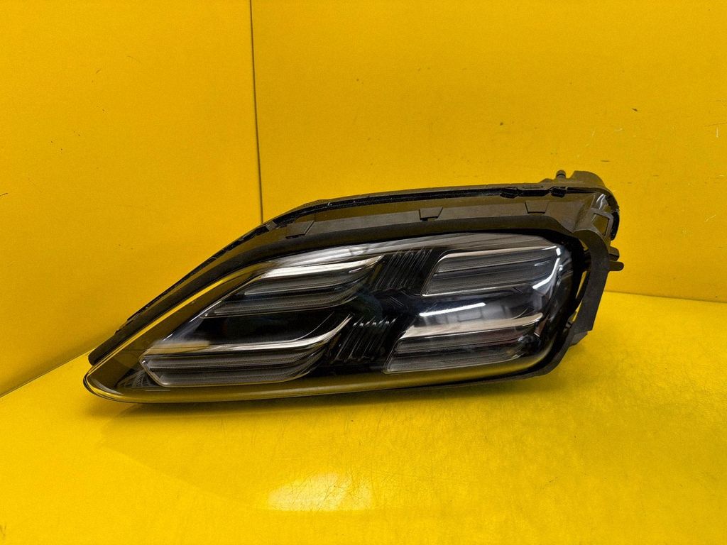 95C941009 Porsche Macan (95C) světlomet, Skladom v EÚ — foto 1