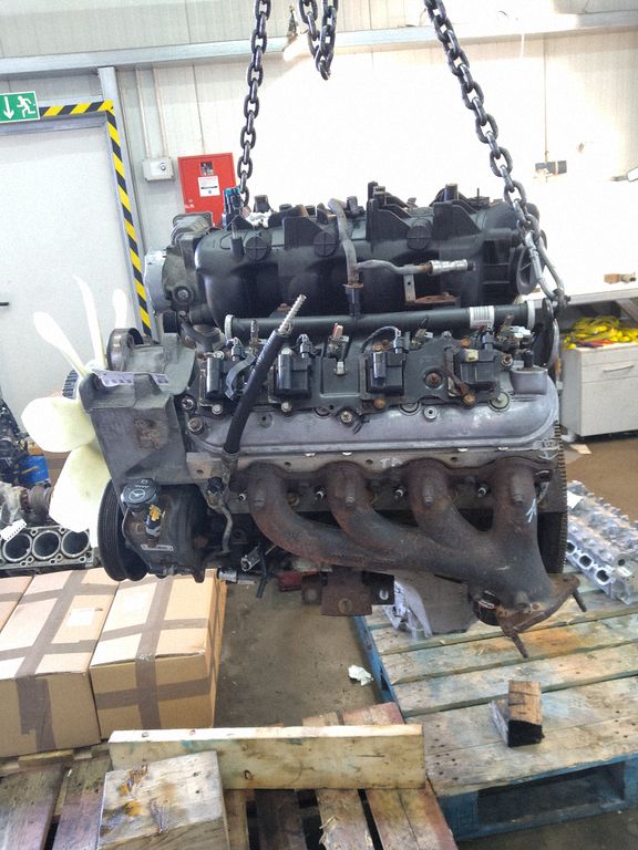 Cadillac Escalade Engine, Skladom v EÚ — foto 1