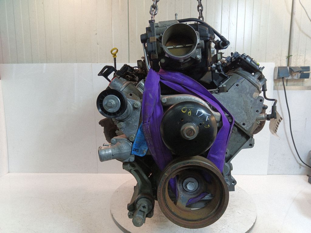 Cadillac Escalade Engine, Skladom v EÚ — foto 1