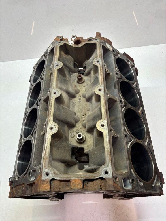 Cadillac Escalade Engine block, Skladom v EÚ — foto 1